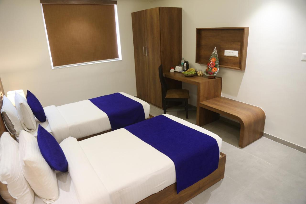 Hotel Nova Pride 拉杰果德 外观 照片