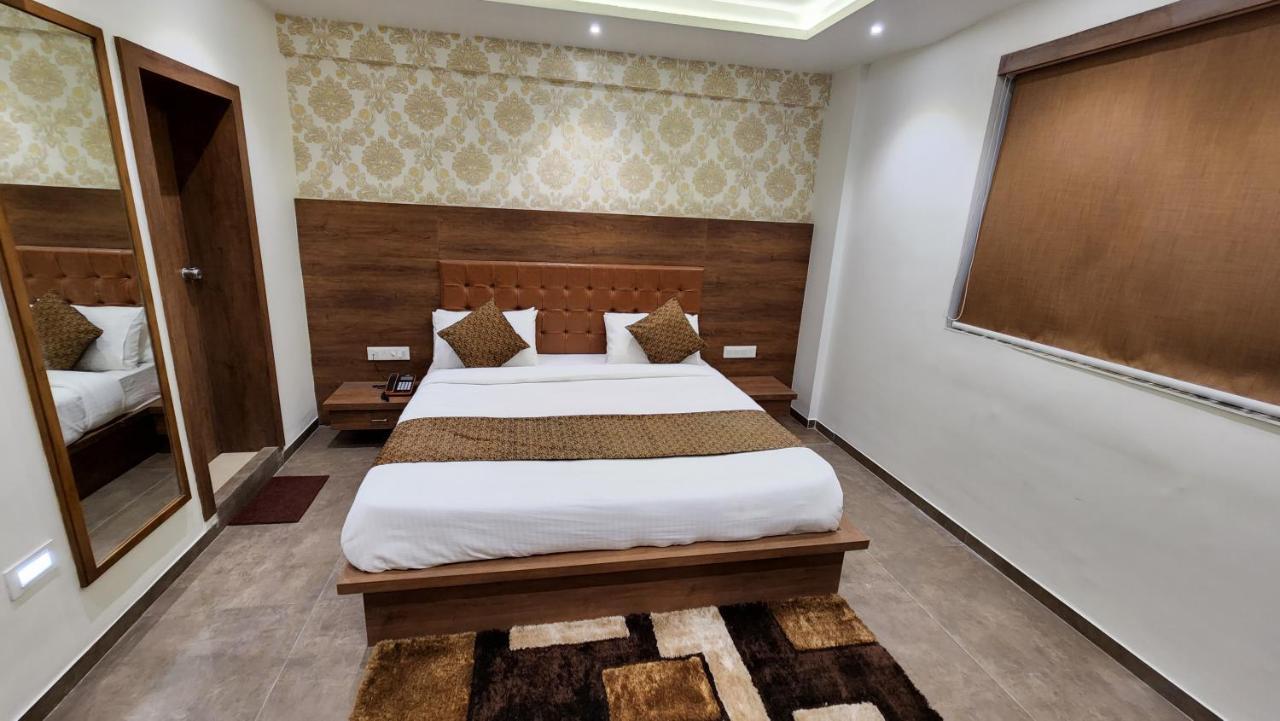 Hotel Nova Pride 拉杰果德 外观 照片