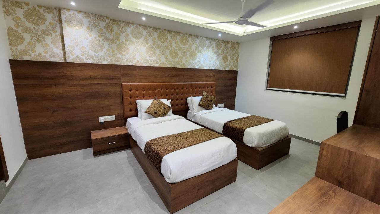 Hotel Nova Pride 拉杰果德 外观 照片