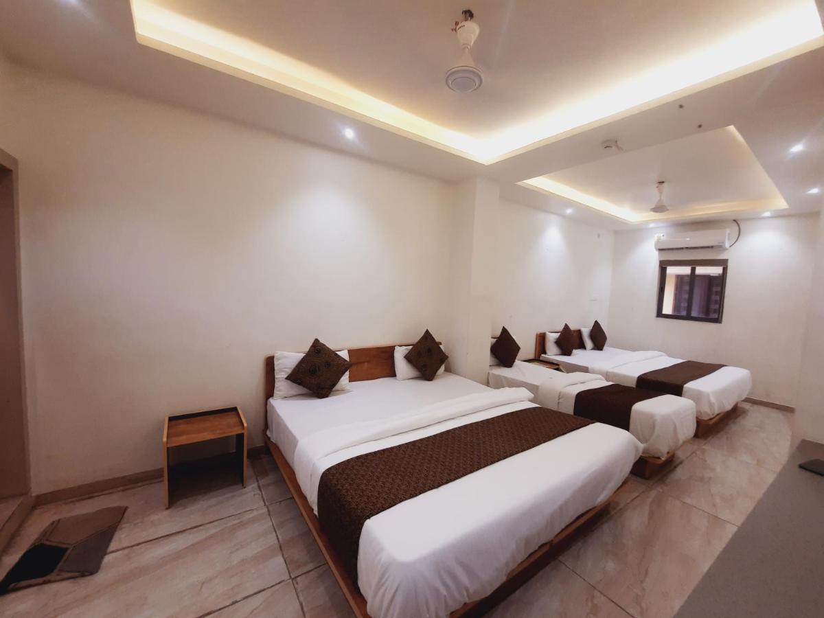 Hotel Nova Pride 拉杰果德 外观 照片