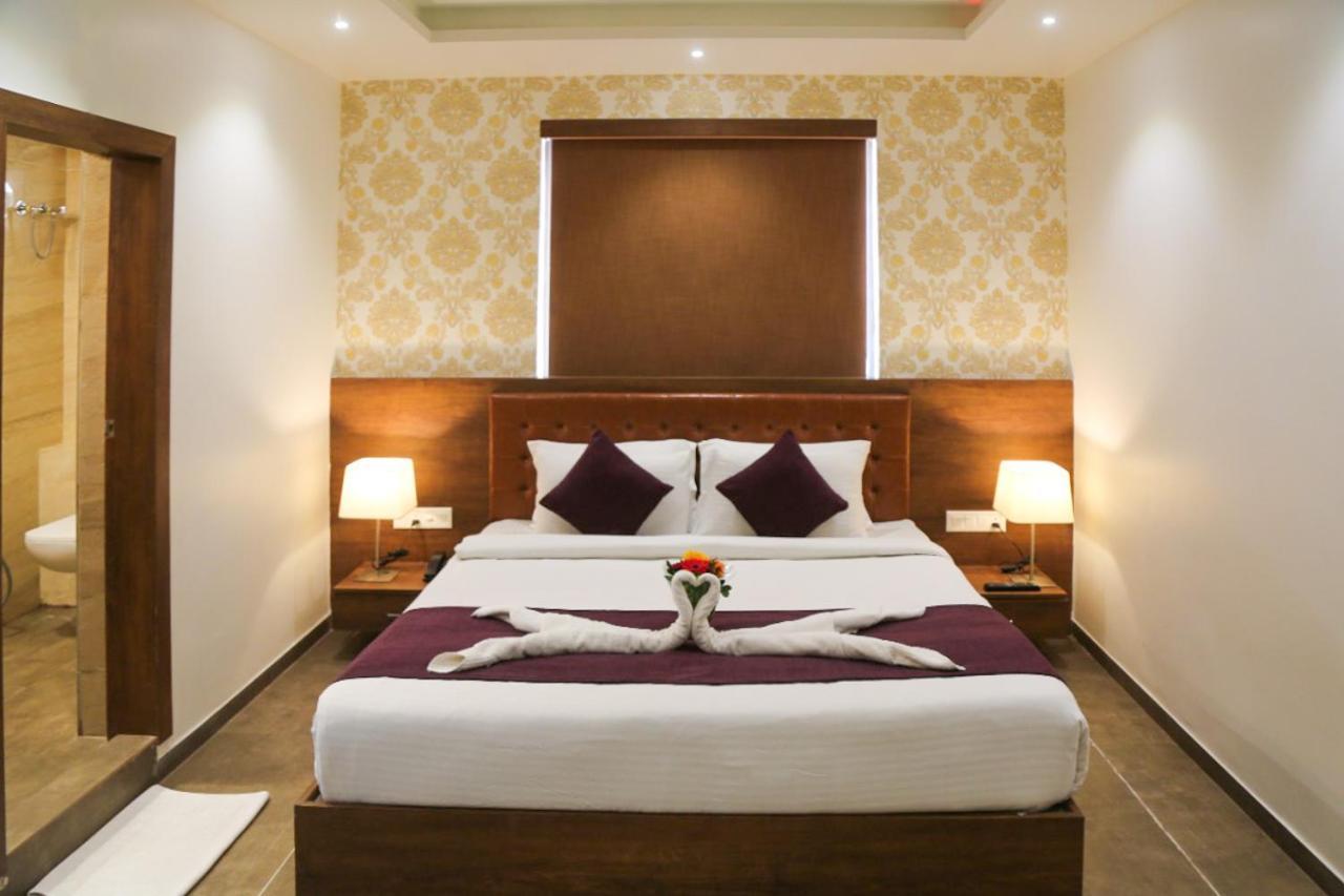 Hotel Nova Pride 拉杰果德 外观 照片