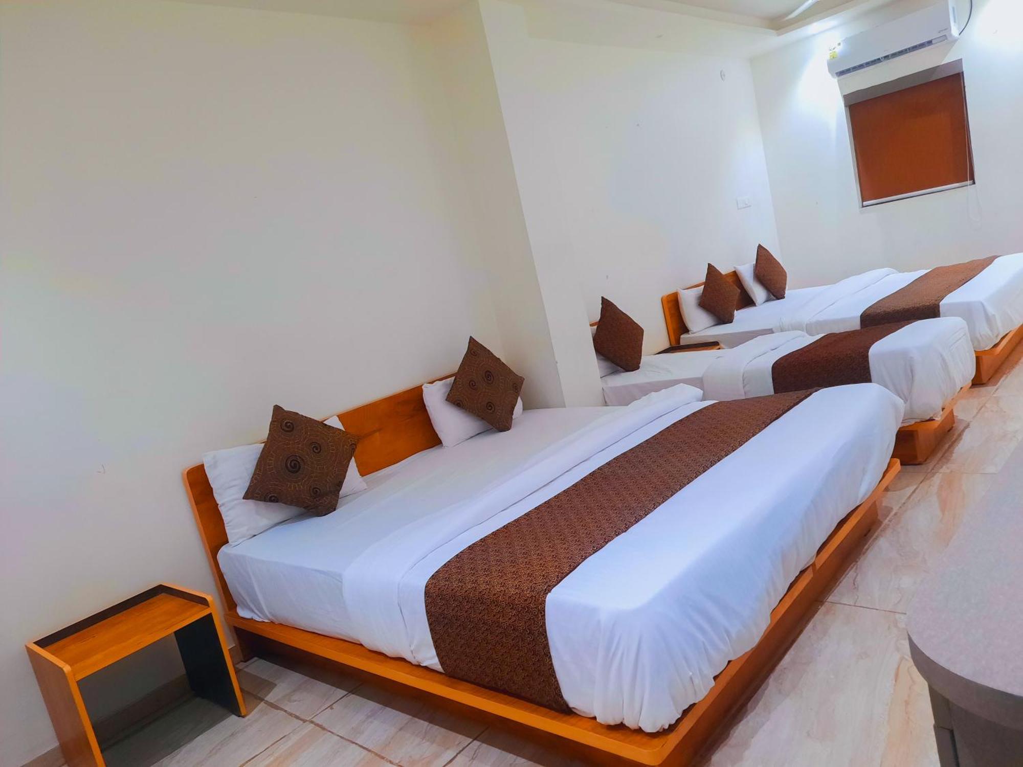 Hotel Nova Pride 拉杰果德 外观 照片