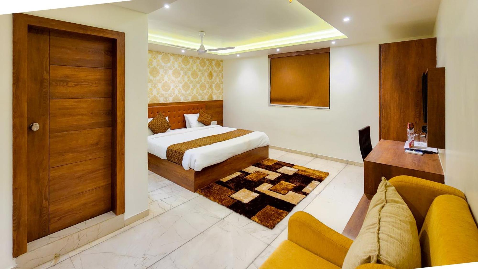 Hotel Nova Pride 拉杰果德 外观 照片