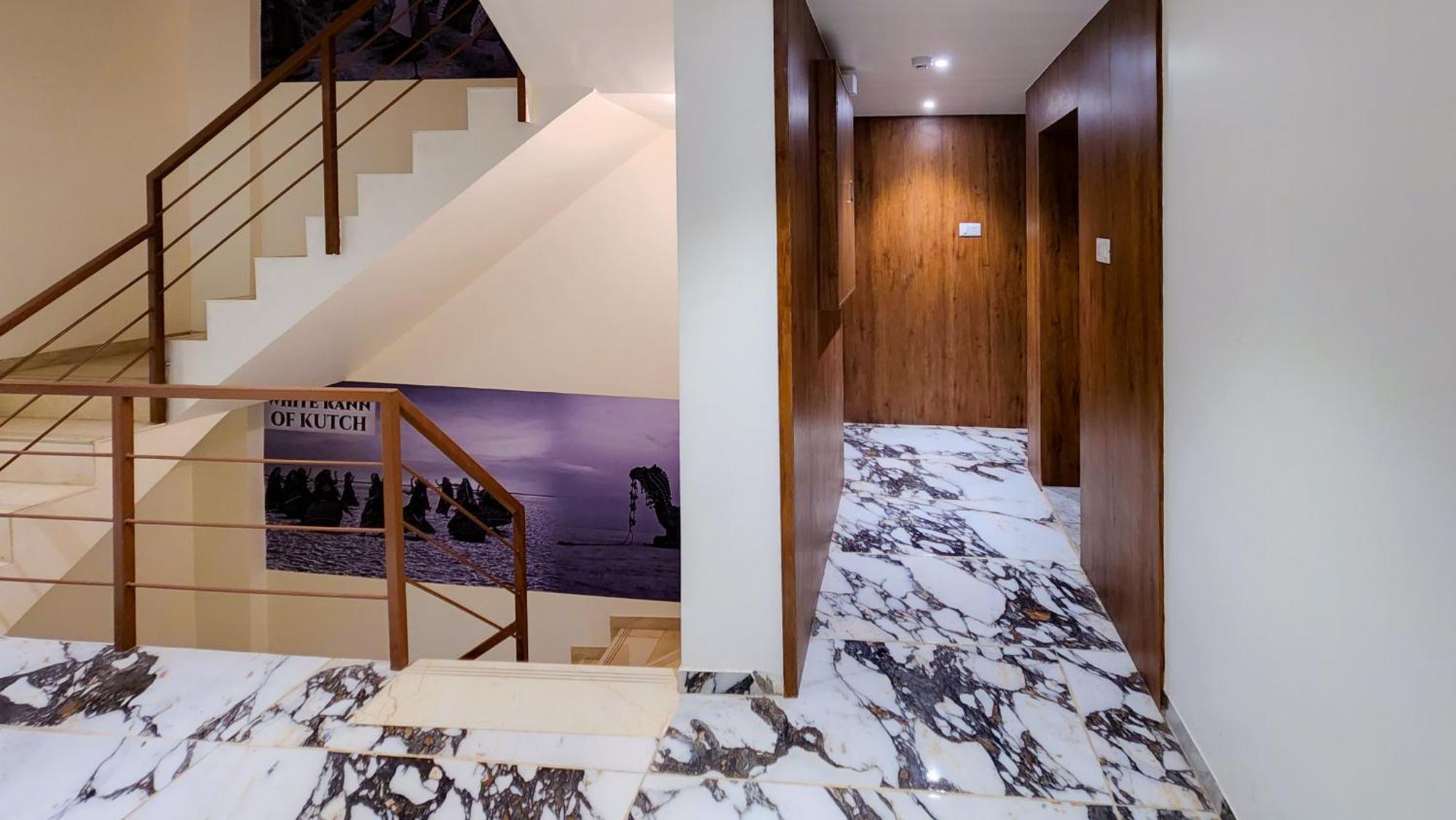 Hotel Nova Pride 拉杰果德 外观 照片