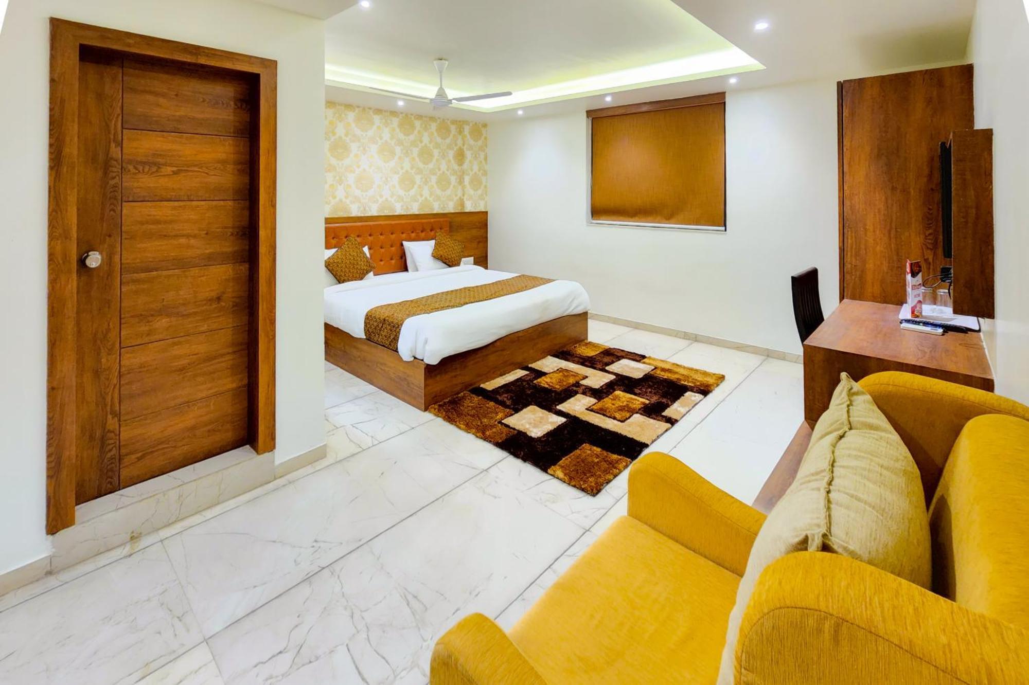 Hotel Nova Pride 拉杰果德 外观 照片