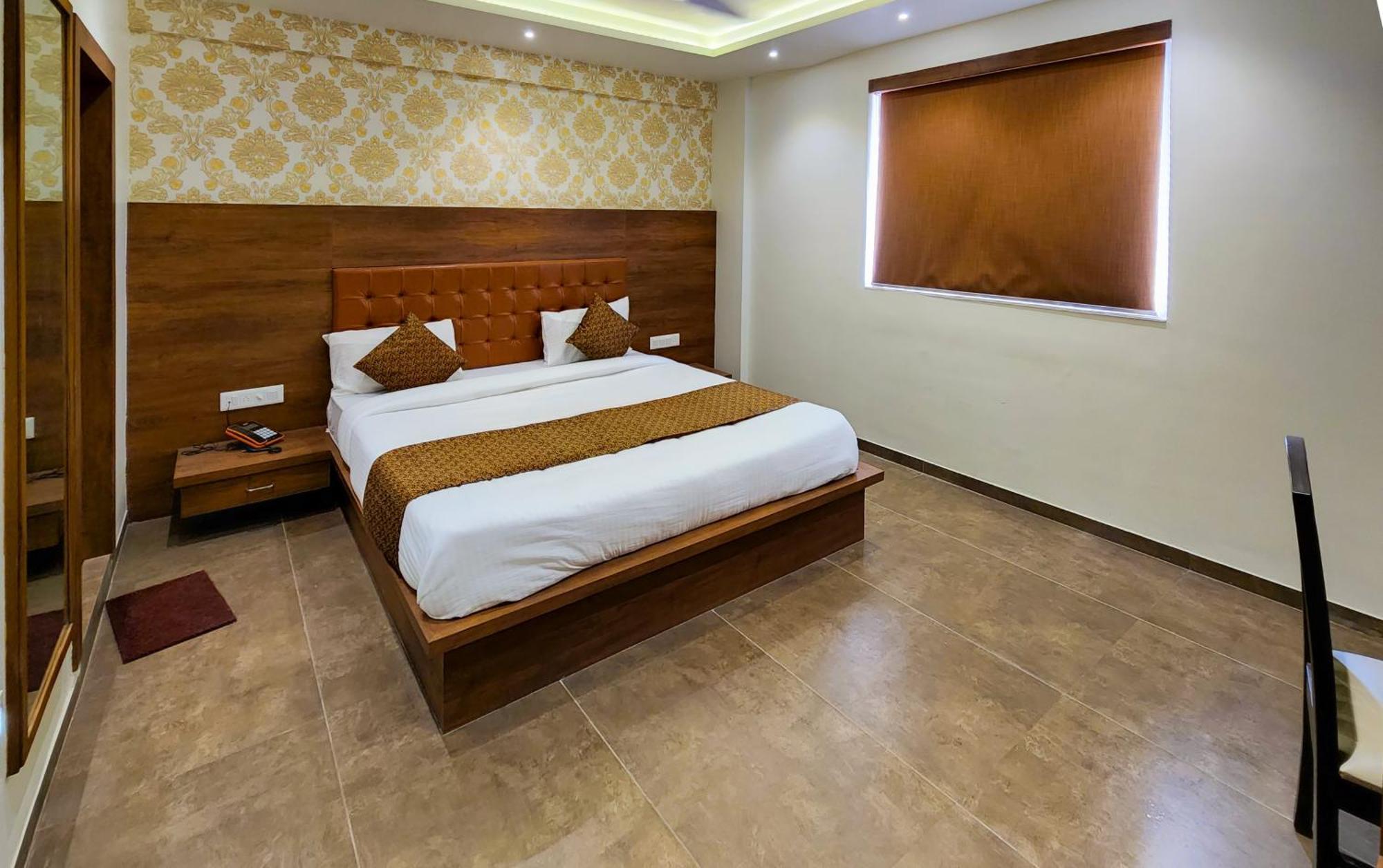 Hotel Nova Pride 拉杰果德 外观 照片