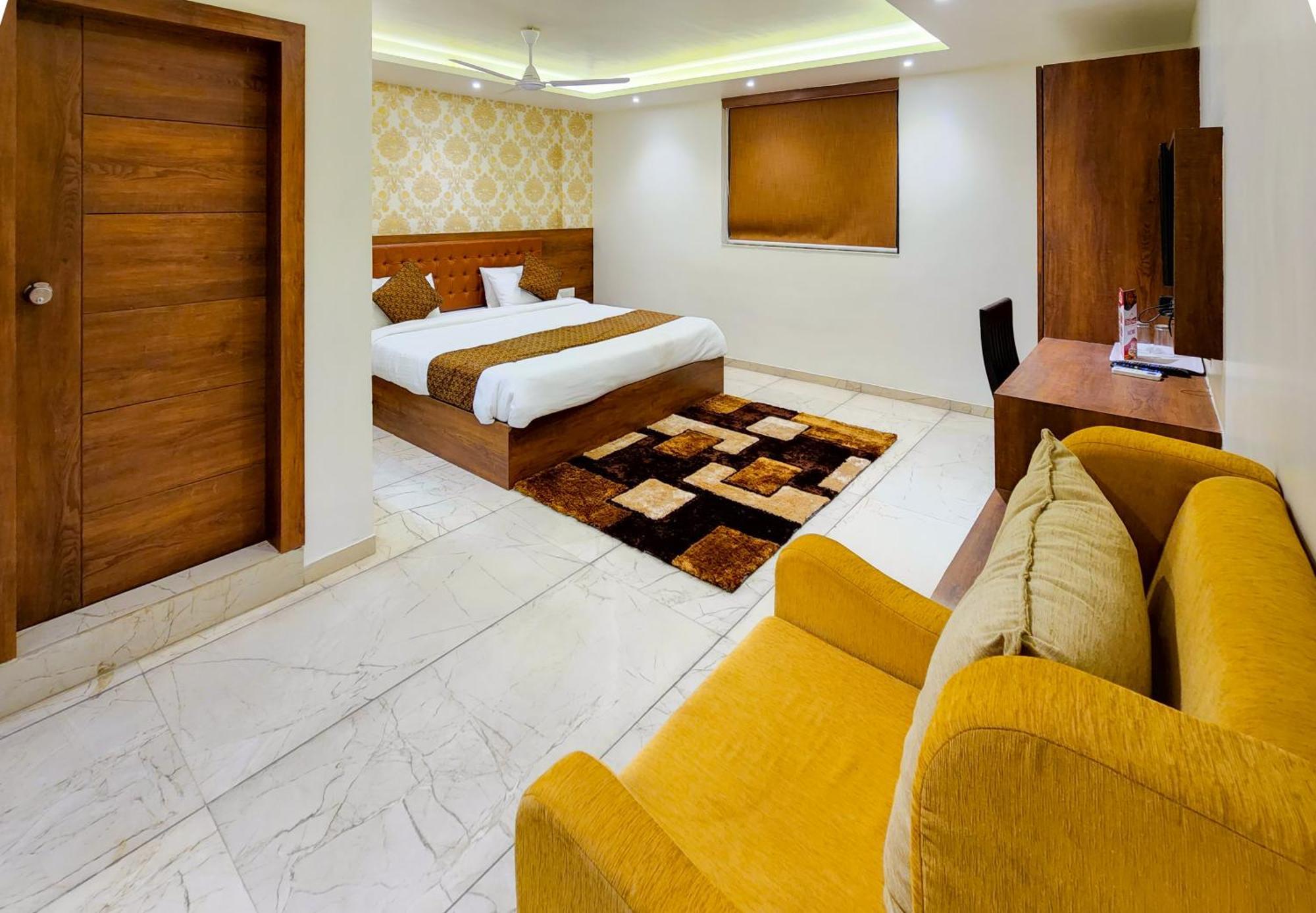 Hotel Nova Pride 拉杰果德 外观 照片