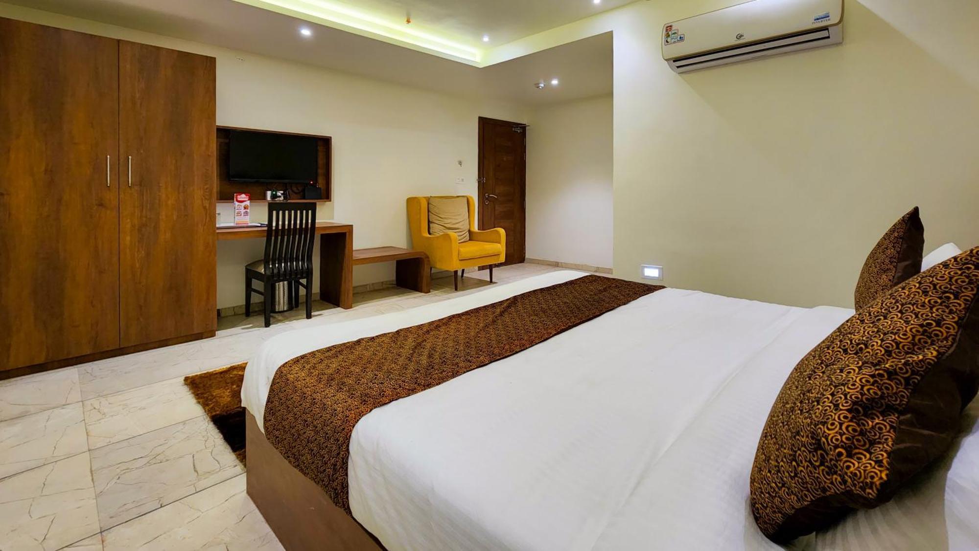 Hotel Nova Pride 拉杰果德 外观 照片